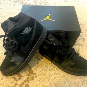 Air Jordan 1 Back on Black Suede Size 11.5